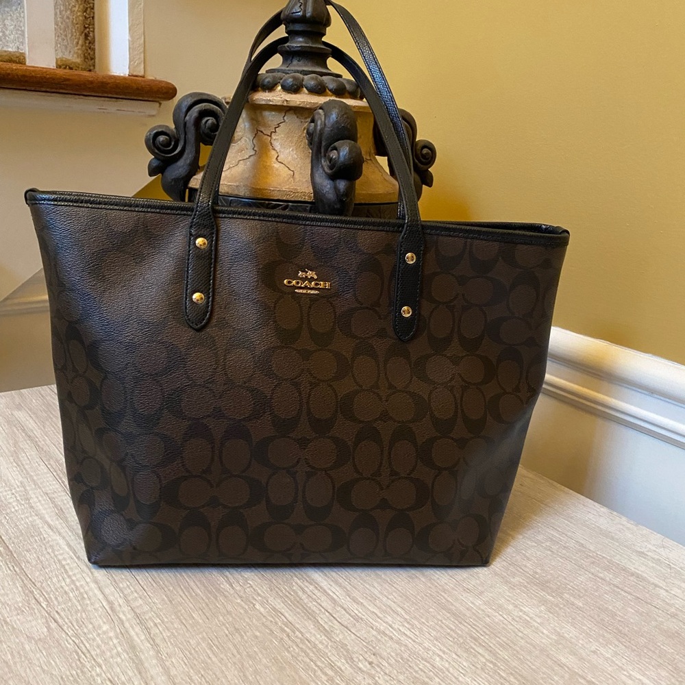 City Zip Tote In Signature Canvas Preloved SOLD - Picture 1 of 16